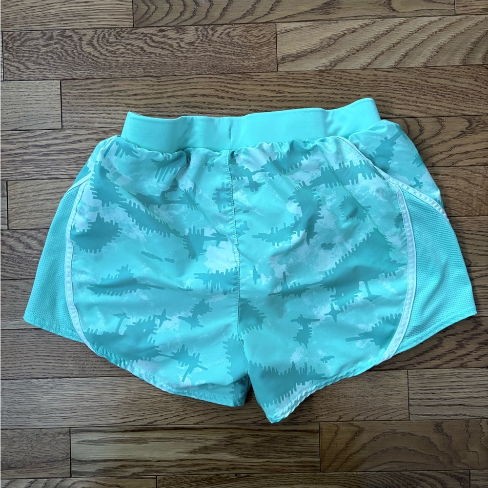 Under Armour running shorts - size XS - EUC